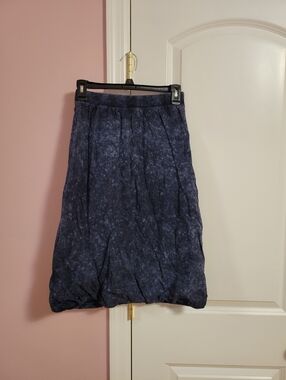 Womens Blue Mineral Wash Bubble Hem Midi Skirt- XS- Boho Chic Elastic Waist